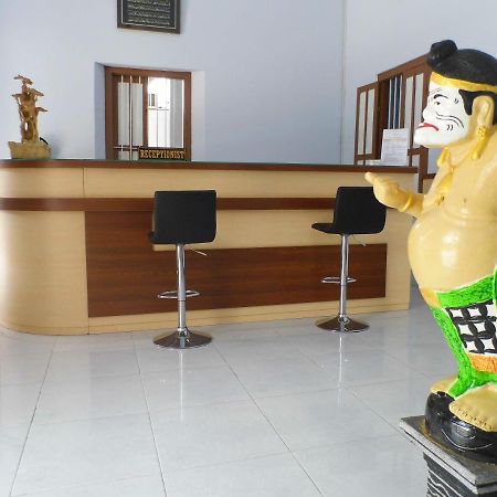 Hotel Ilhami Blitar Exterior foto