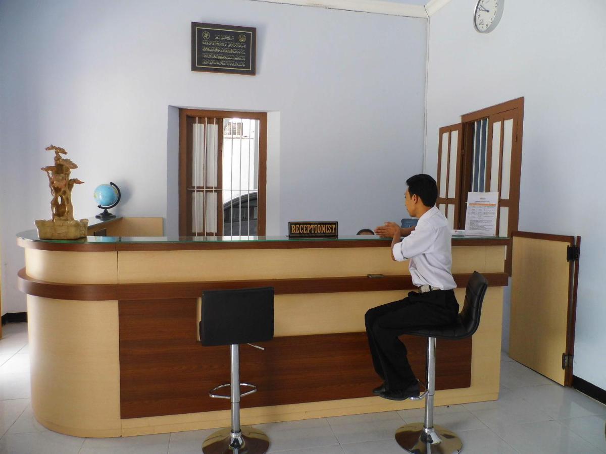 Hotel Ilhami Blitar Exterior foto