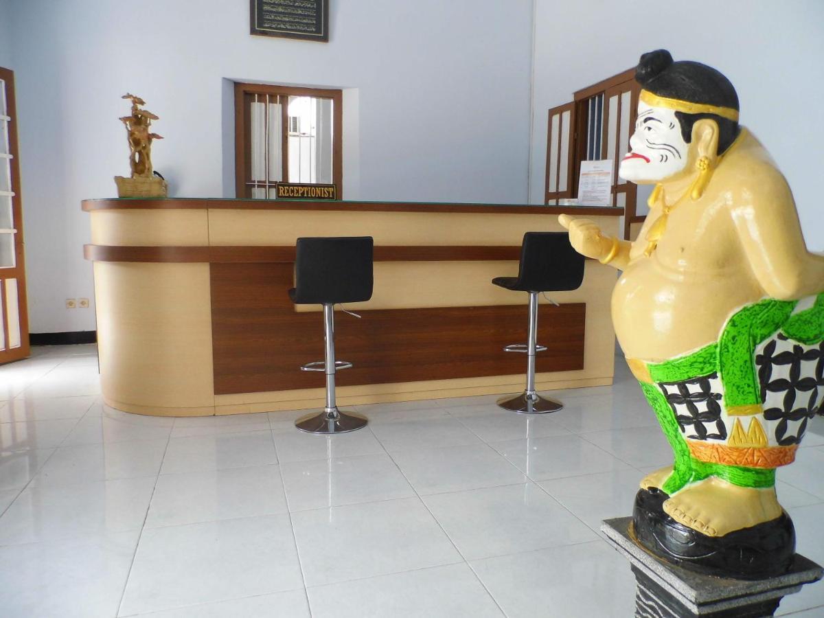 Hotel Ilhami Blitar Exterior foto